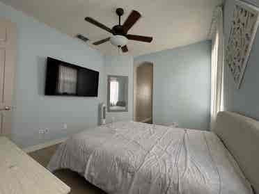 Master Bedrom w/Private Bath n Desk