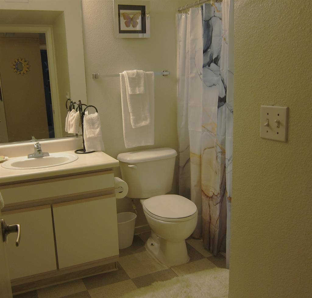 Room and Private Bathroom for Rent 