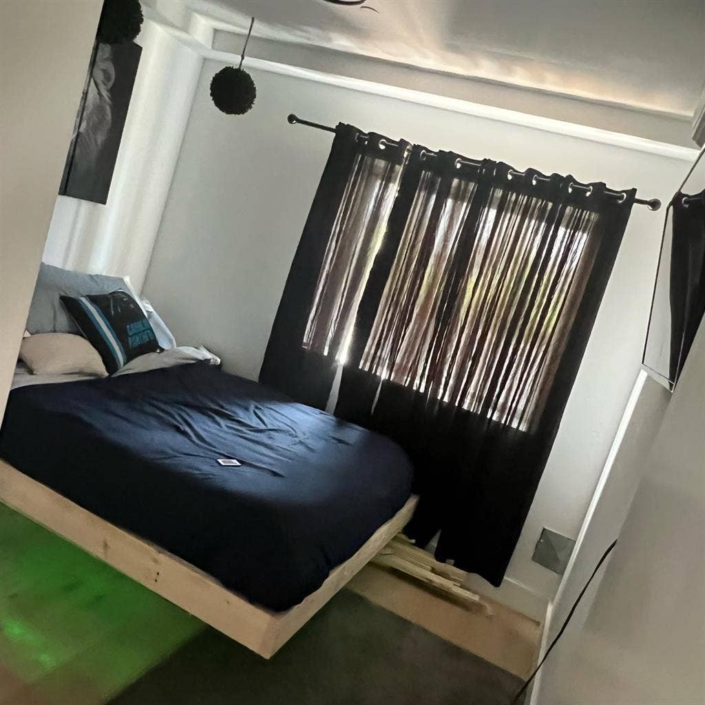 Bedroom for rent in 1br apt