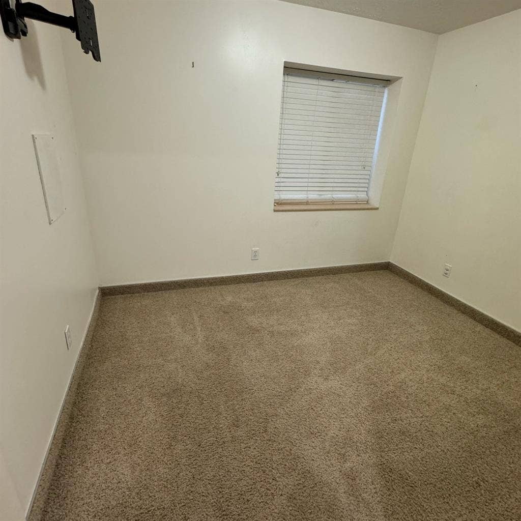 Beautiful room for rent (female)