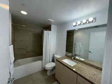 PRIVATE ROOM/BATH  DOWNTOWN MIAMI.