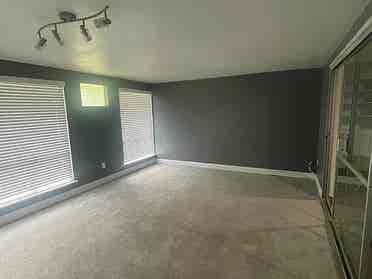 Master bedroom w/Walk in Closet