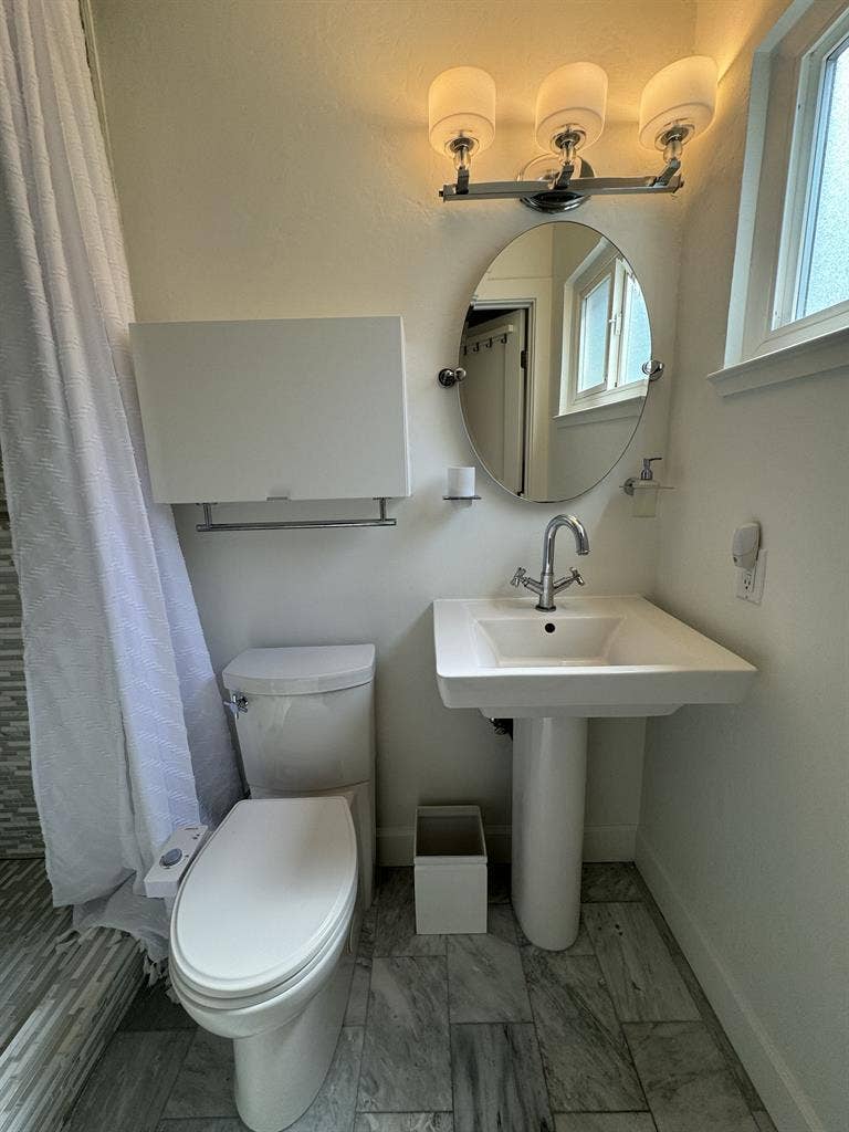 Private Room and Bathroom