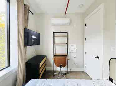 Room W/Private BA Bushwick