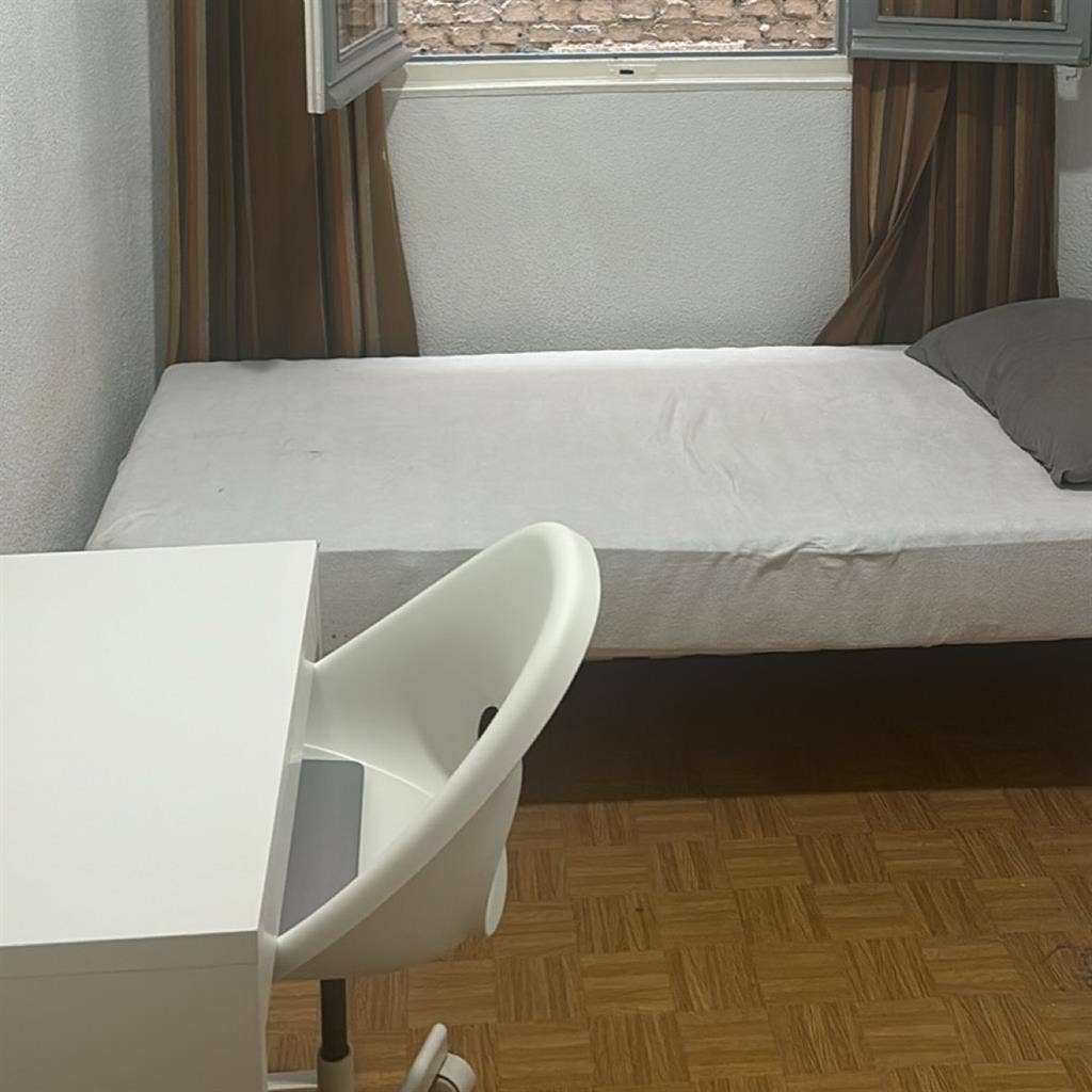 2 rooms available in Madrid centre