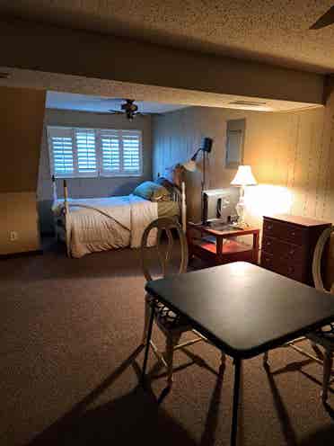 Townhouse basement with bath