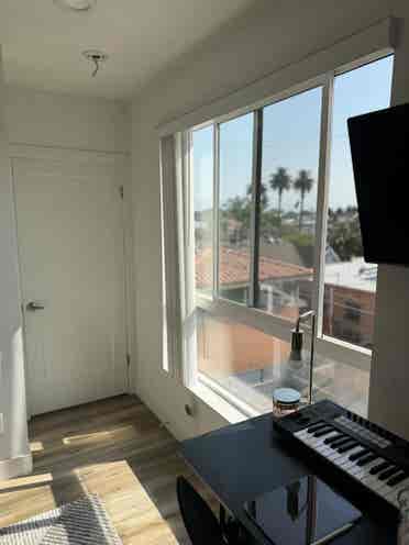 Private Bed and Bath in Mid City LA