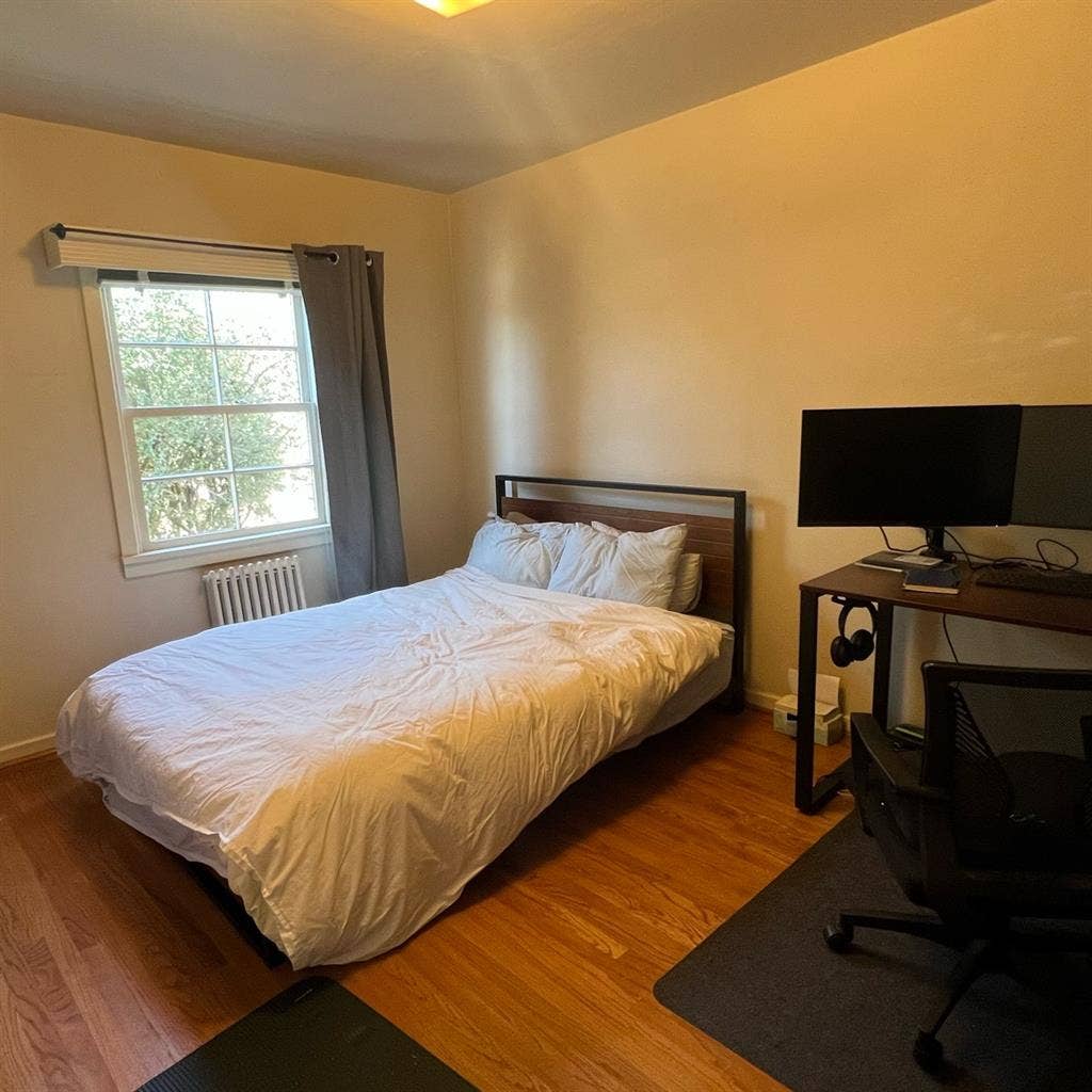 2 Rooms Available for Rent