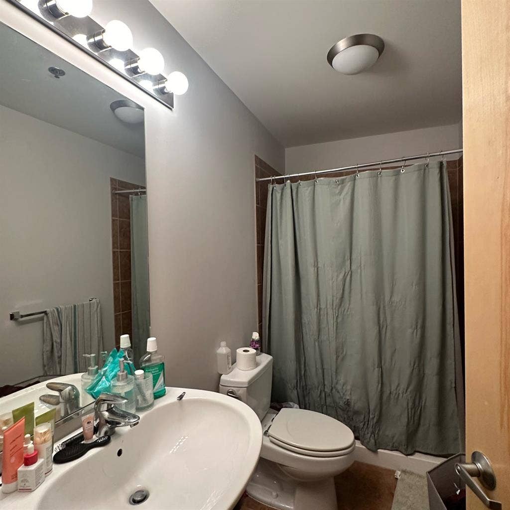 Room with own bathroom for rent