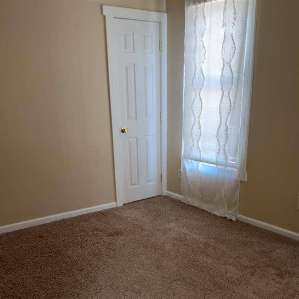 Looking for F roommate!!