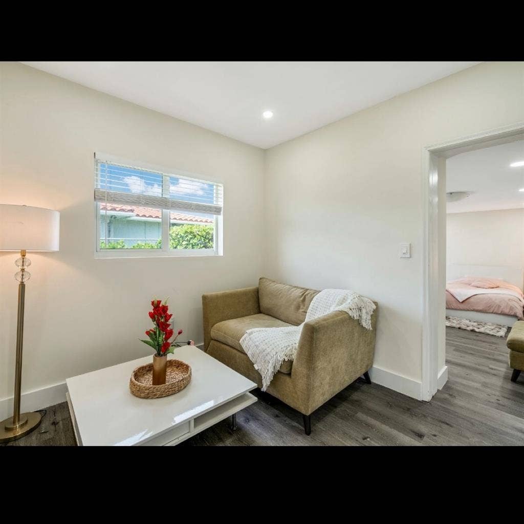 Beautiful Room For Rent ⭐️  se rent