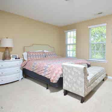 AMAZING private bedroom in Durham!