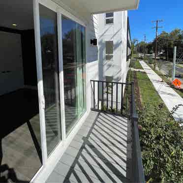 Room in East Nash w/ Balcony + Bath