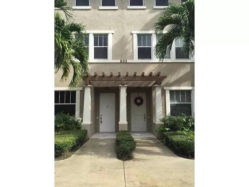 Beautiful Townhouse - Gated