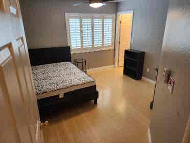 Private furnished room & utilities