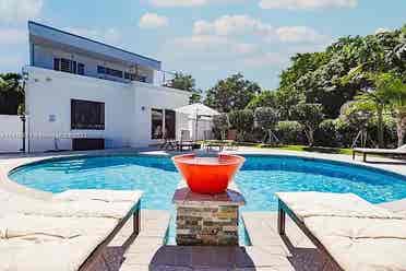 Stunning Bachelor Pool House