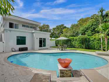 Stunning Bachelor Pool House