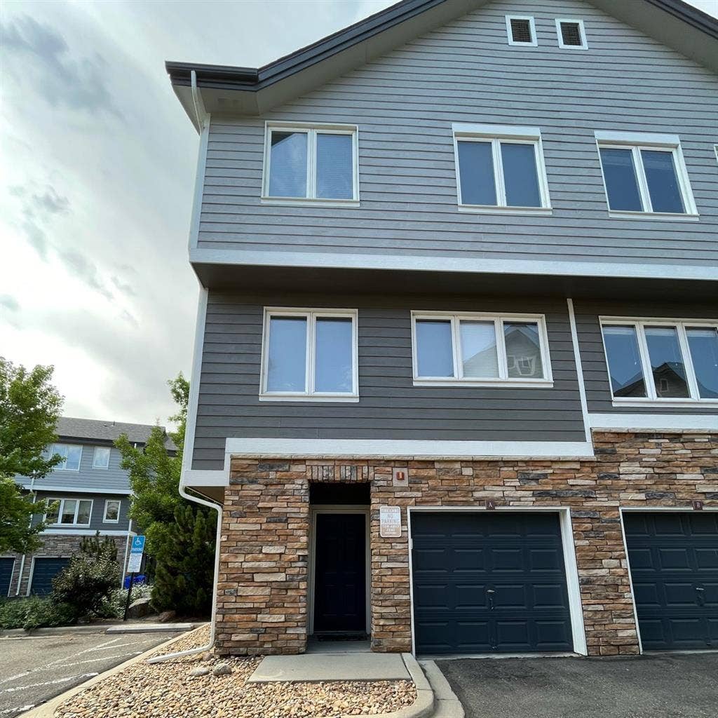 Bedroom open in Condo in Littleton