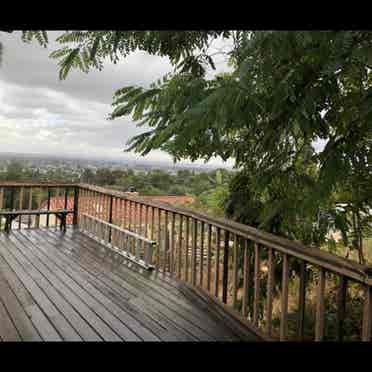 Quiet retreat Hilltop view