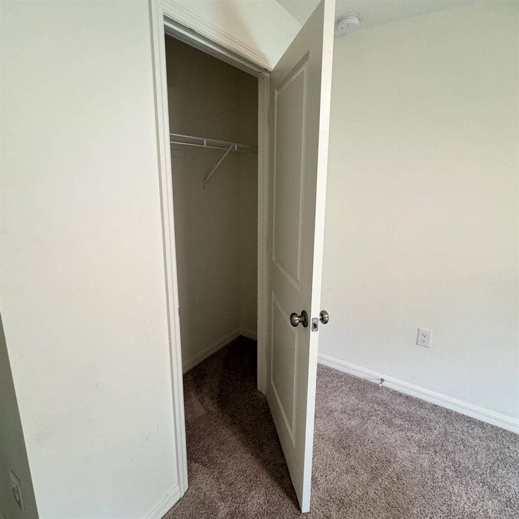 LEHIGH PRIVATE ROOM FOR RENT!!