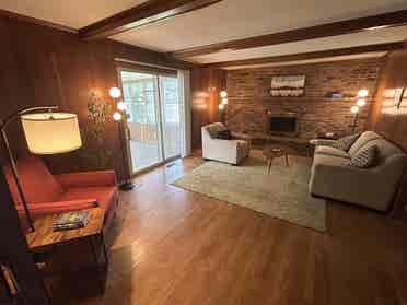 Room for RENT in Hawthorne Dr.