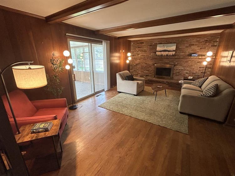 Room for RENT in Hawthorne Dr.