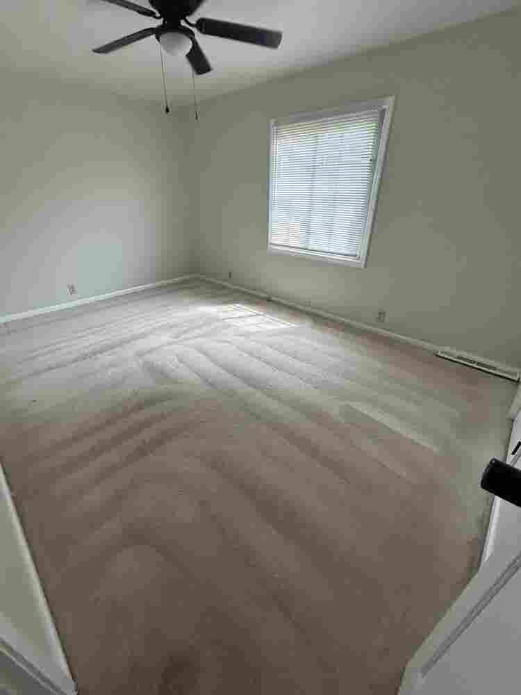 Room for RENT in Hawthorne Dr.