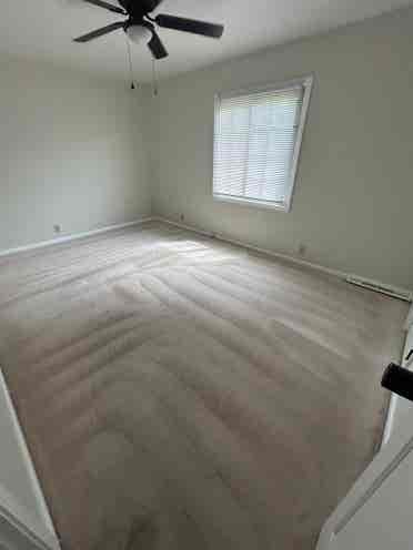 Room for RENT in Hawthorne Dr.