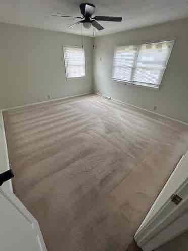 Room for RENT in Hawthorne Dr.