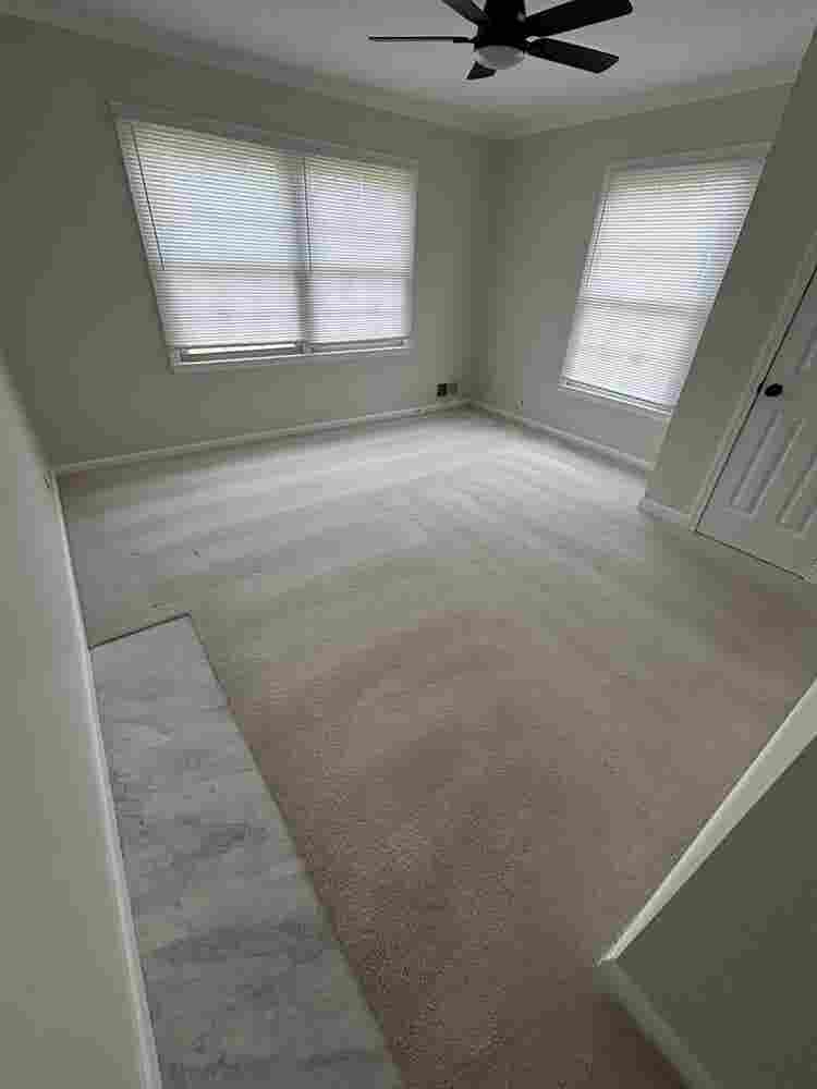 Room for RENT in Hawthorne Dr.