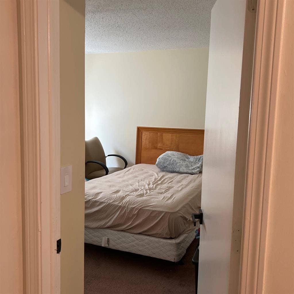 1 Bedroom for rent available !