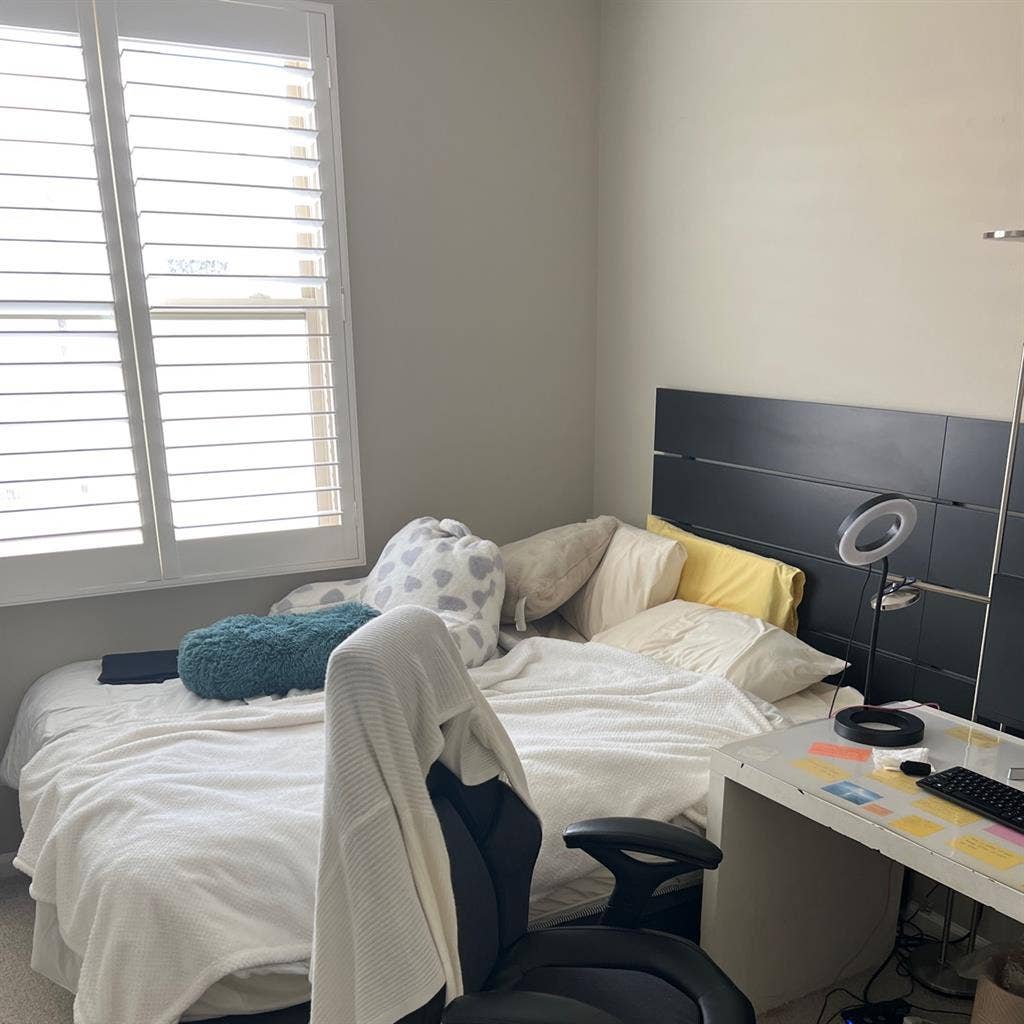 Room for rent in Irvine CA