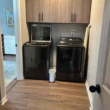 Looking for a roommate starting Nov