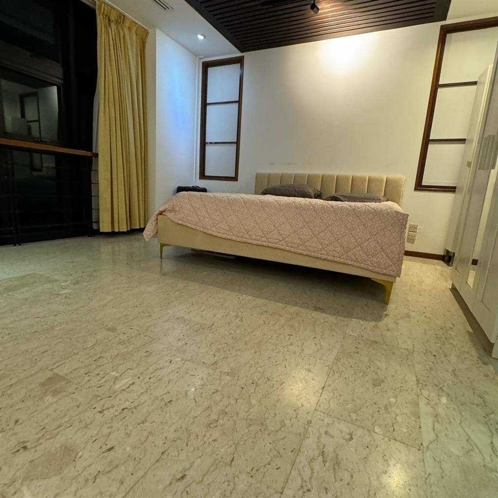 Awesome Spacious Room in Orchard Rd