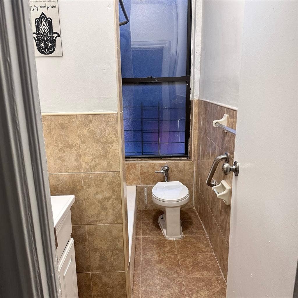 Master 
room available in the Bronx