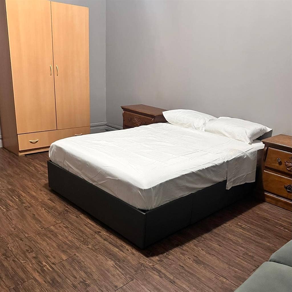 Master 
room available in the Bronx