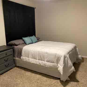 Home w/ 2 rooms to rent!