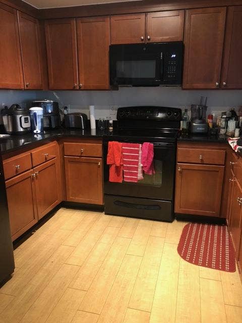 Looking for a female roommate:Oct 1