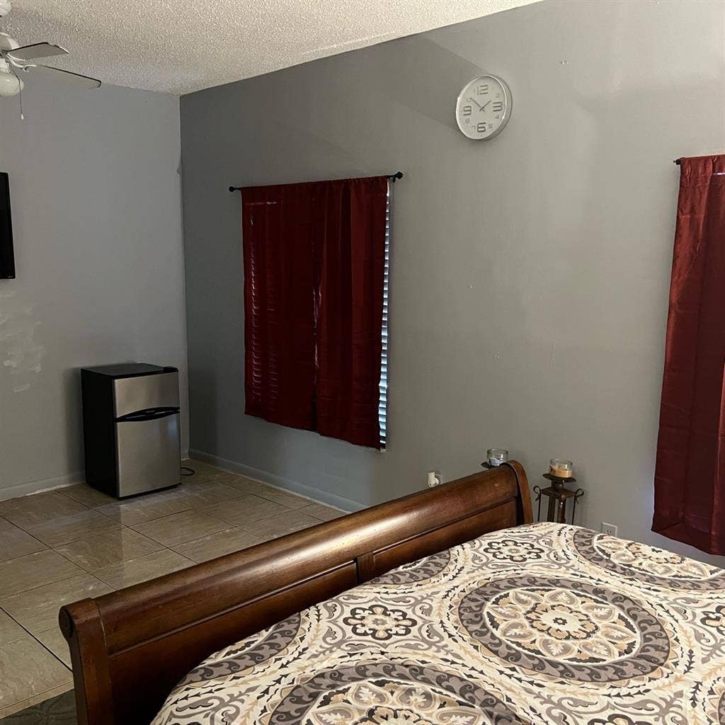 Spacious 1 bedroom w/ bathroom