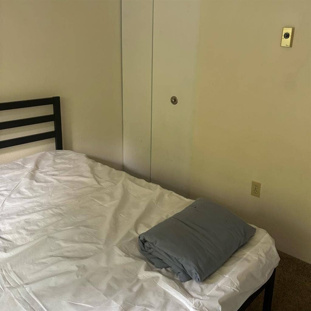 Cozy room for rent