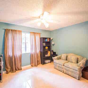 Unfurnished room nearbaymeadows