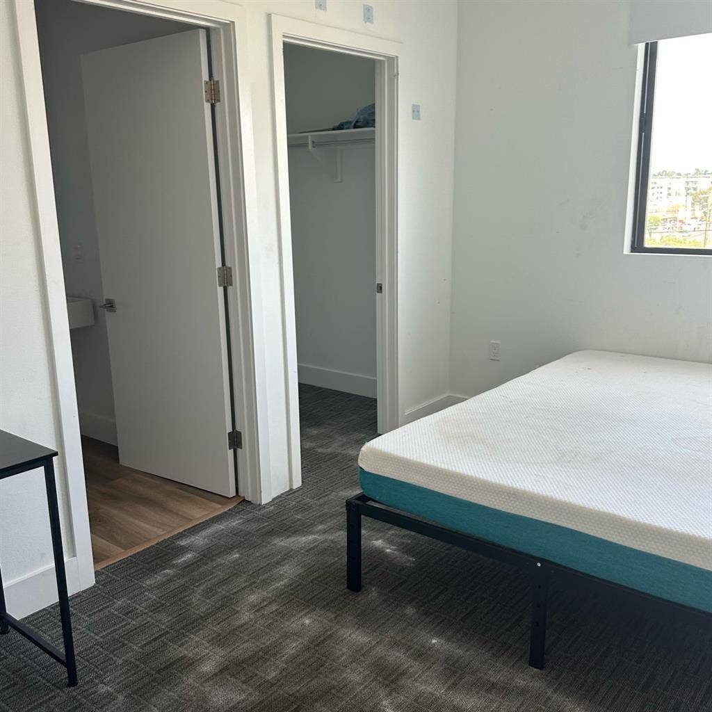 Spacious room for rent Culver City!