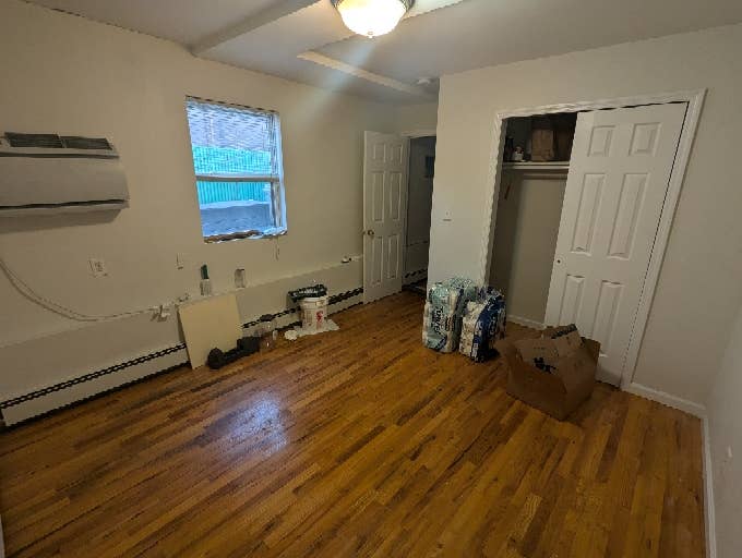 Looking for roommate in Queens