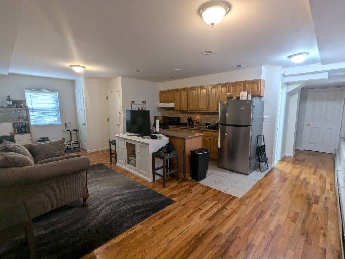 Looking for roommate in Queens