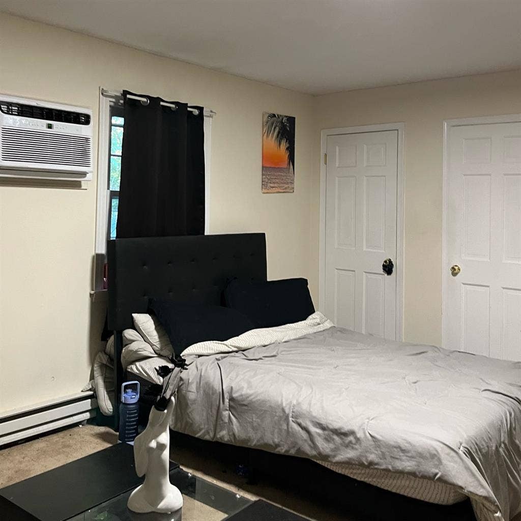 Large room for rent