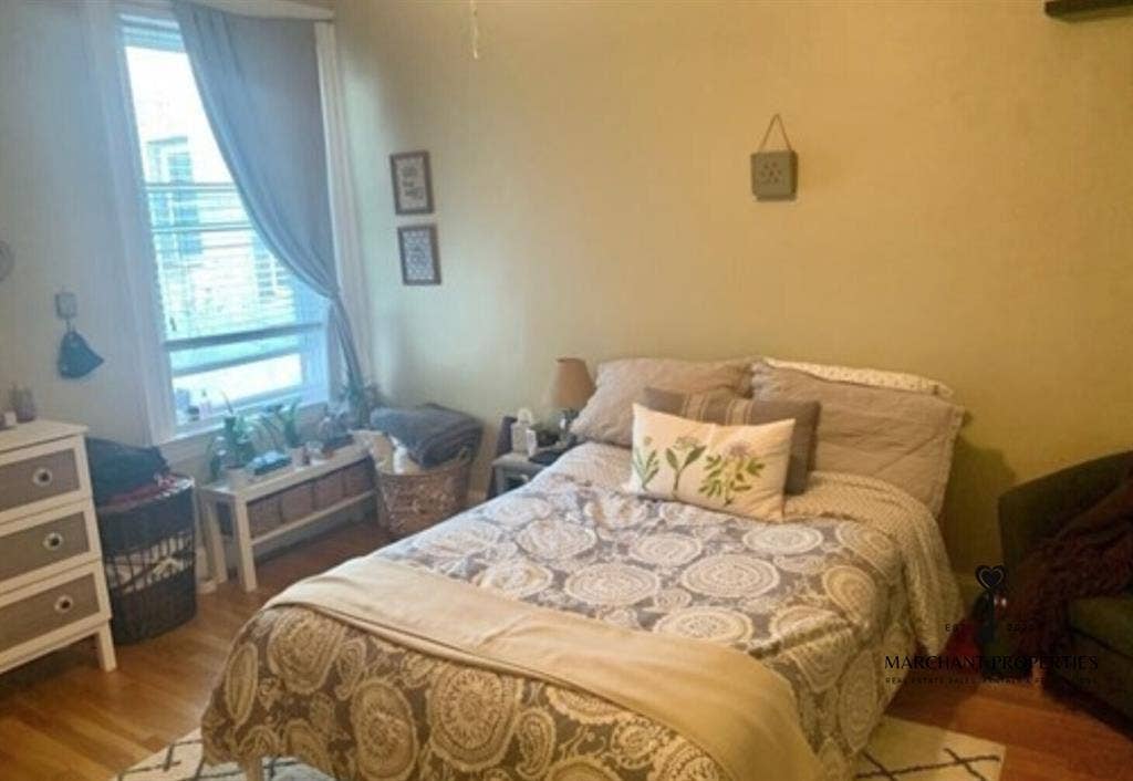 LEICESTER ST BOSTON MA ROOM 4 RENT