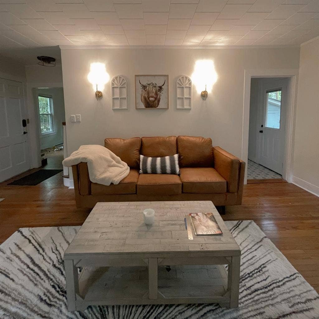 ROOM FOR RENT|NEWLY REMODELED HOME