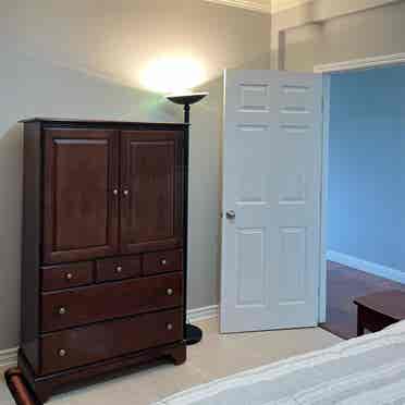 Furnished RM w/ EnSuite Kitchenette