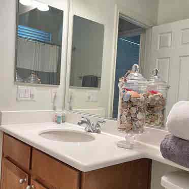 Furnished RM w/ EnSuite Kitchenette