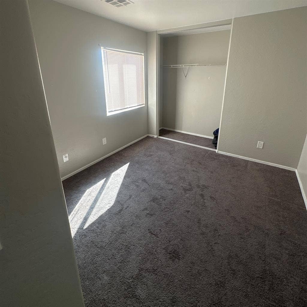 Unfurnished bedroom